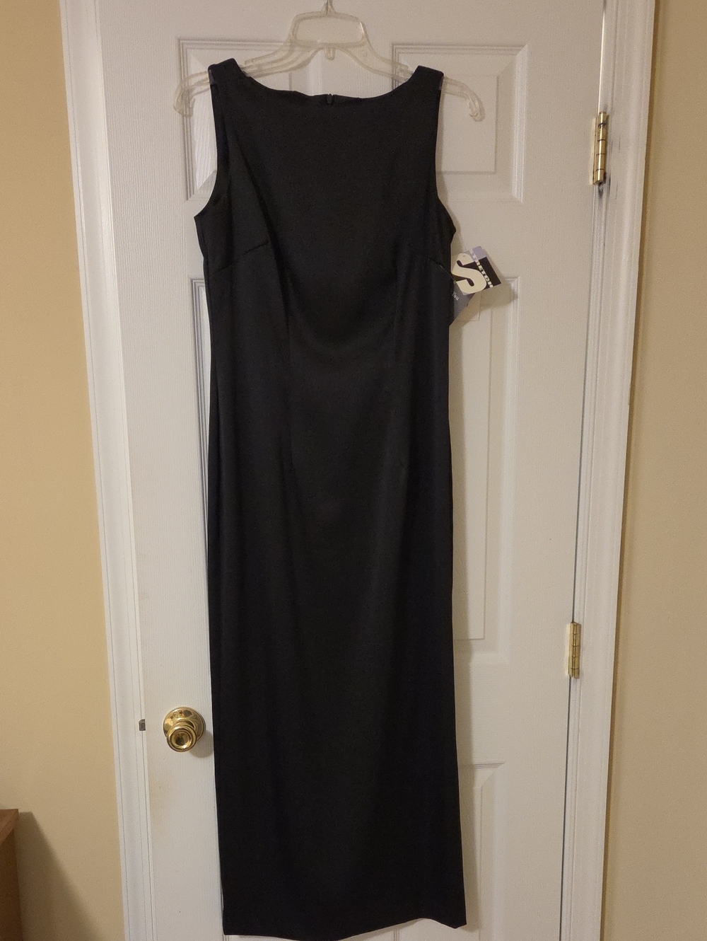 Sleek Black Sleeveless Maxi Dress